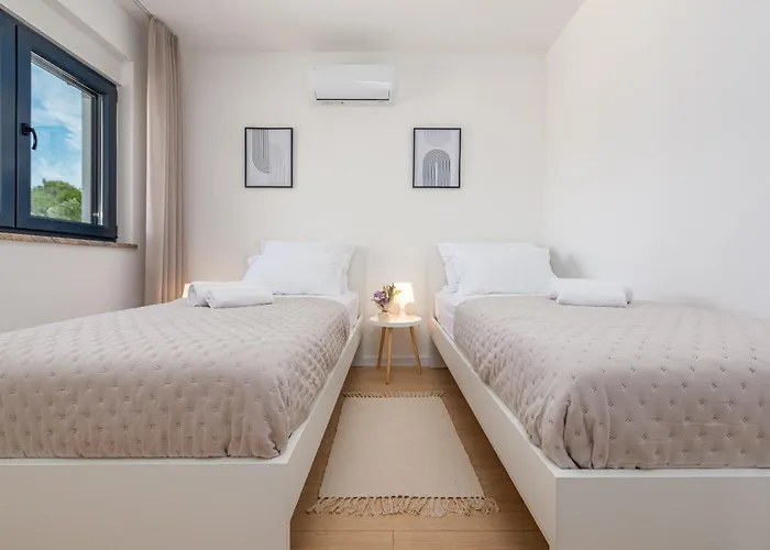 Pava Zadarvillas *